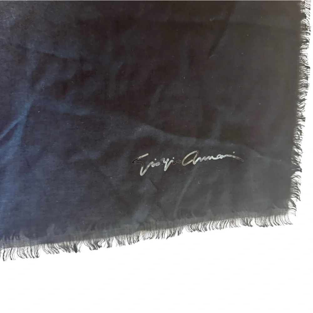 Giorgio Armani Runway Blue Ombré 100% Cashmere Scarf, 52 x 52 - Picture 5 of 5